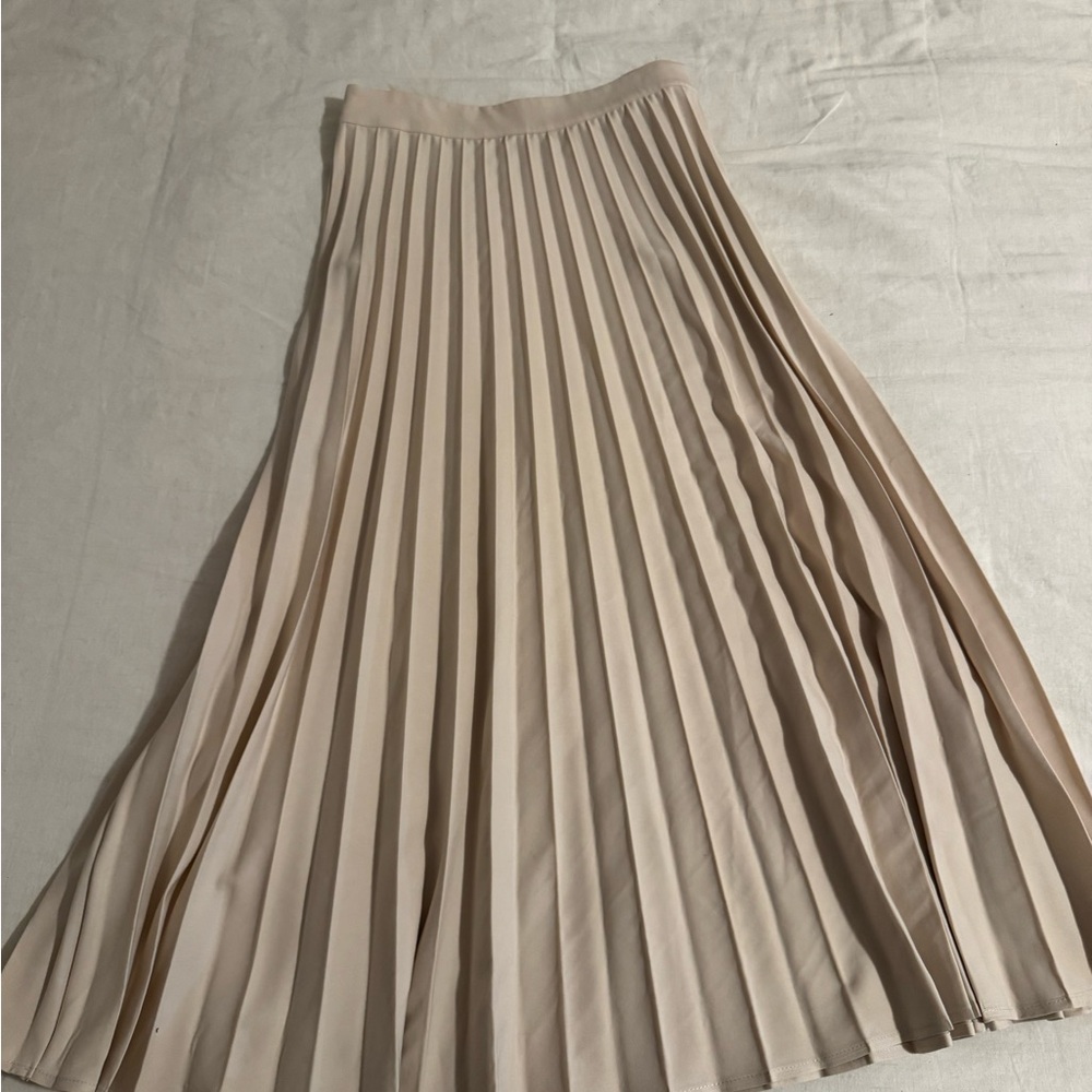 NA-KD Beige Cream Pleated Midi Skirt size 36/ US4 never worn NWOT